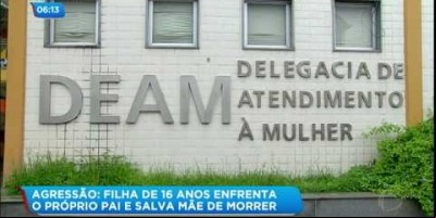ASSISTA O VÍDEO - Garota enfrenta o pai para salvar a mãe de feminicídio