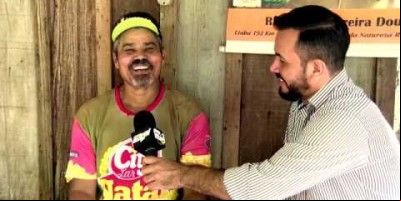 Sitiante transforma raízes de árvores em artesanato em Rolim de Moura